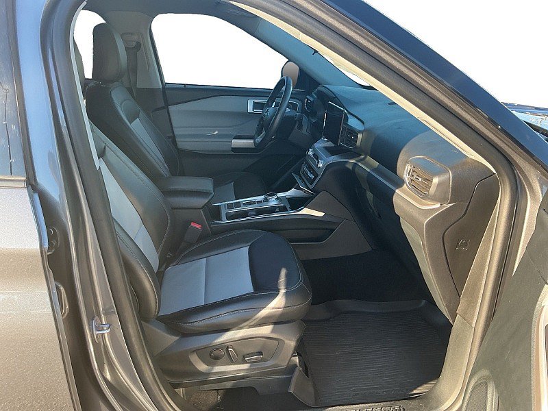 Used 2023 Ford Explorer XLT w/ Equipment Group 202A RWD image 10