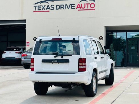Used 2011 Jeep Liberty Sport RWD image 10