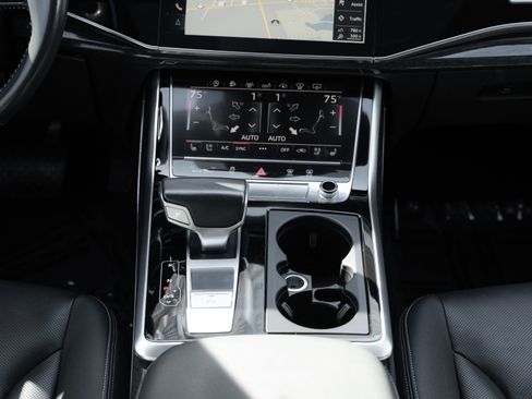 Used 2019 Audi Q8 Prestige w/ Towing Package image 17