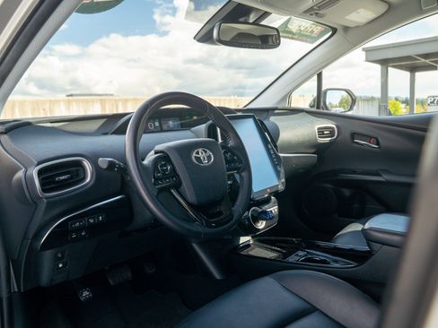 Used 2022 Toyota Prius Prime Limited FWD image 16