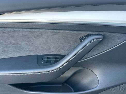 Used 2023 Tesla Model 3 Standard Range image 11
