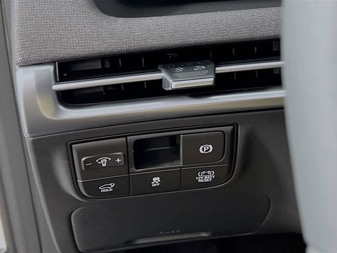 New 2026 Hyundai Tucson Limited image 9