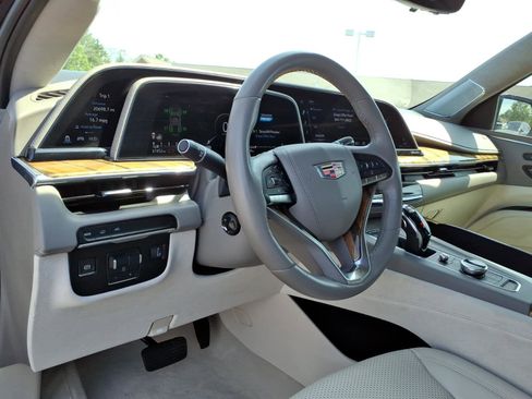 Used 2021 Cadillac Escalade Premium Luxury Platinum RWD image 14
