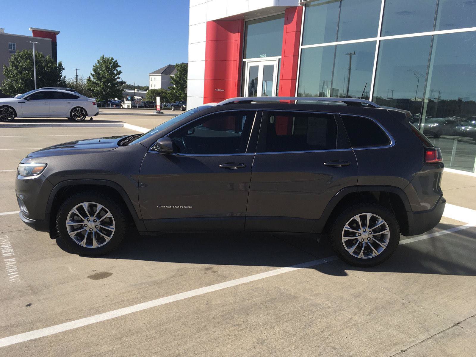 Used 2019 Jeep Cherokee Latitude Plus FWD image 11