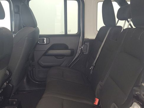 Used 2019 Jeep Wrangler Unlimited Sahara image 17