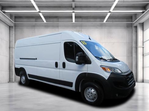 Used 2025 RAM ProMaster 2500 w/ Convenience Group FWD image 1