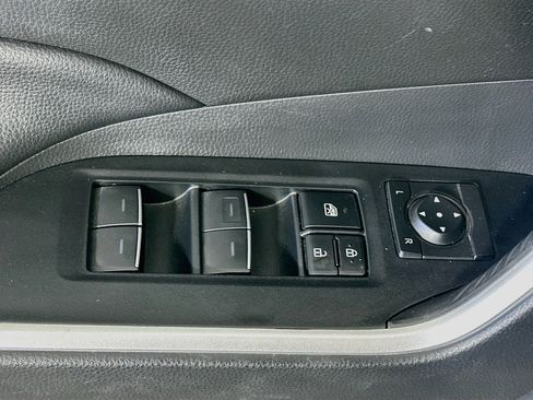 Used 2023 Toyota RAV4 XLE AWD/4WD image 15
