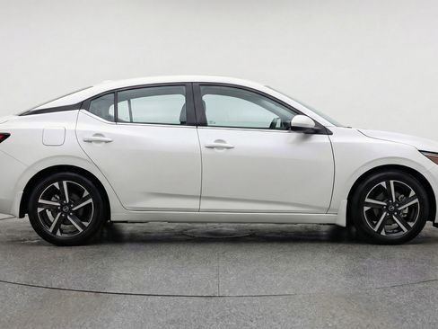 Used 2025 Nissan Sentra SV image 11