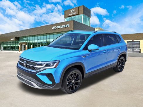 Used 2022 Volkswagen Taos SEL w/ Panoramic Sunroof Package image 10