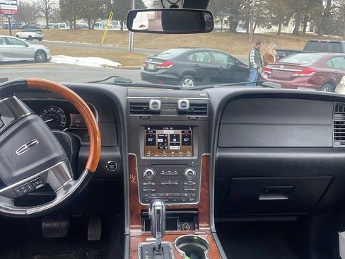 Used 2017 Lincoln Navigator Select image 50