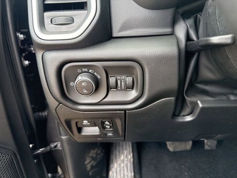 New 2026 RAM 1500 4x4 Crew Cab image 17