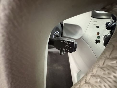 Used 2012 Toyota Sienna SE image 20