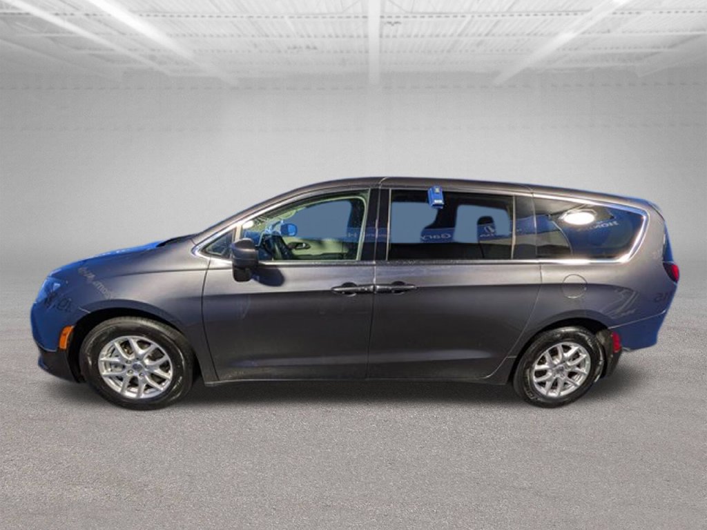 Used 2023 Chrysler Voyager LX FWD image 8