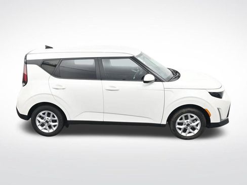 Used 2025 Kia Soul LX w/ LX Technology Package FWD image 24