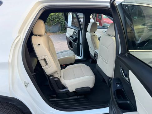 Used 2023 Chevrolet Traverse LT w/ LPO, Cargo Package AWD/4WD image 18