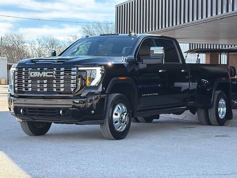 Used 2025 GMC Sierra 3500 Denali Ultimate image 3