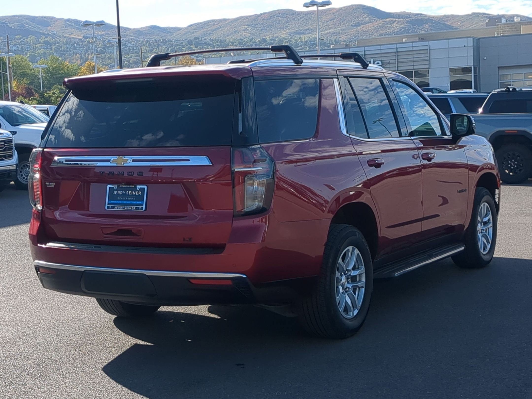 Used 2024 Chevrolet Tahoe LT w/ Luxury Package AWD/4WD image 5