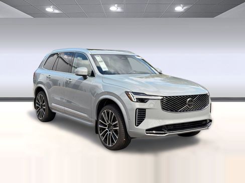 Certified 2026 Volvo XC90 B6 Plus w/ Protection Package image 7