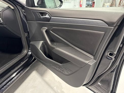 Used 2024 Volkswagen Jetta SE FWD image 35