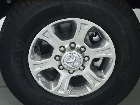 Used 2025 RAM 2500 Big Horn AWD/4WD image 40