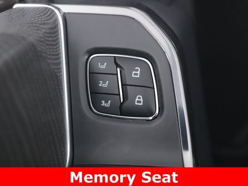 Used 2025 Ford F250 Platinum w/ FX4 Off-Road Package AWD/4WD image 21