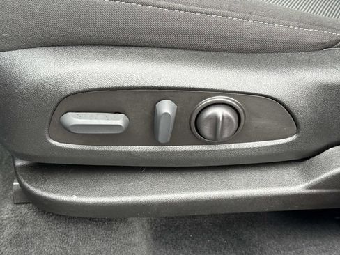 Used 2023 Chevrolet Traverse LT image 16