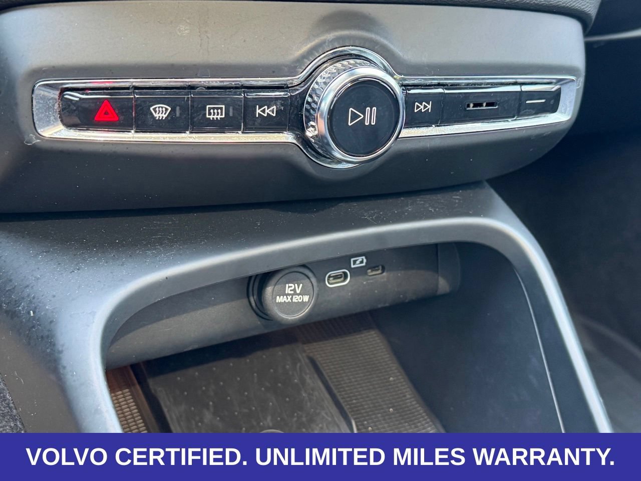 Certified 2024 Volvo XC40 B5 Ultimate AWD/4WD image 21