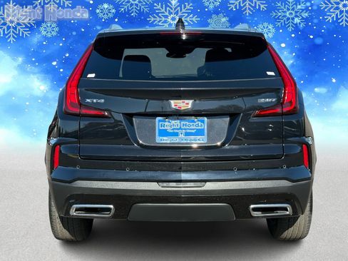 Used 2025 Cadillac XT4 Premium Luxury image 6