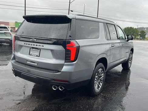 Used 2025 Chevrolet Suburban Z71 AWD/4WD image 5