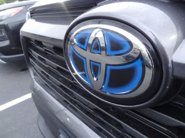 Used 2022 Toyota RAV4 XLE Premium AWD/4WD image 15
