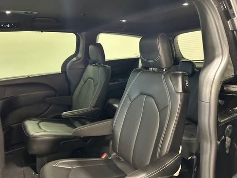 New 2026 Chrysler Pacifica Select image 30