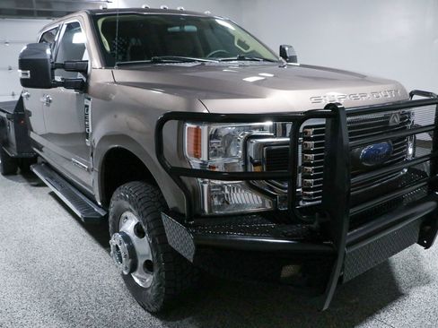 Used 2021 Ford F350 XLT w/ XLT Premium Package AWD/4WD image 5