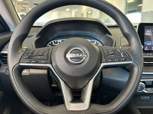 Used 2025 Nissan Altima 2.5 SV AWD/4WD image 25