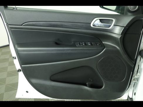 Used 2021 Jeep Grand Cherokee Laredo image 22