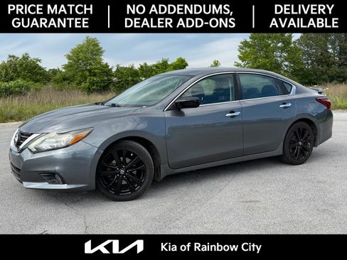 Used 2017 Nissan Altima 2.5 SR w/ Midnight Edition Package FWD image 4
