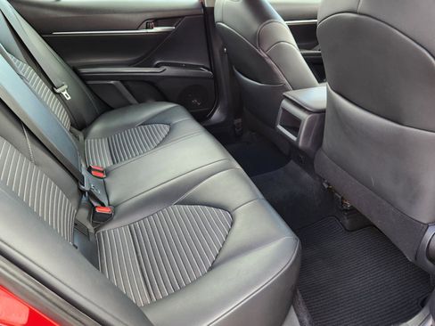 Used 2019 Toyota Camry SE image 9