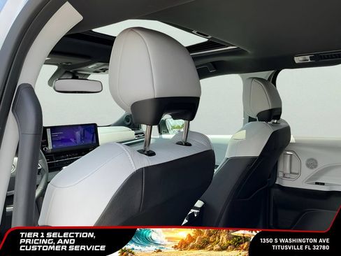 Used 2025 Toyota Sienna XSE w/ XSE Plus Package FWD image 31