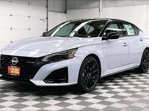 New 2026 Nissan Altima 2.5 SR FWD image 3
