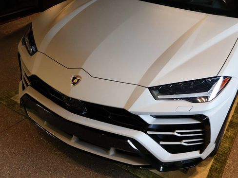Used 2019 Lamborghini Urus AWD/4WD image 3
