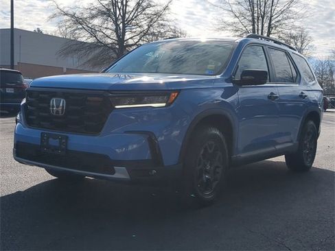 Used 2025 Honda Pilot TrailSport image 7