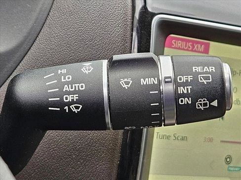 Used 2019 Jaguar F-PACE Prestige image 18