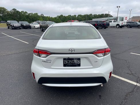 Used 2022 Toyota Corolla LE FWD image 15