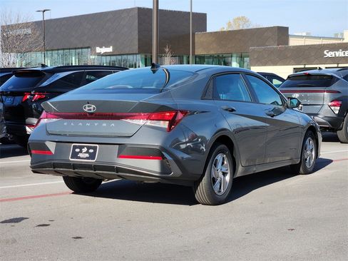 New 2025 Hyundai Elantra SE image 7