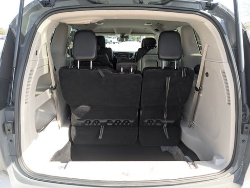 Used 2023 Chrysler Pacifica Touring-L image 14