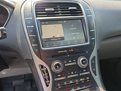 Used 2019 Lincoln Nautilus Reserve FWD image 10