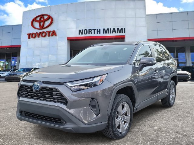 Used 2022 Toyota RAV4 XLE AWD/4WD image 2
