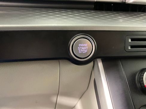 Certified 2022 Kia Carnival LX image 19