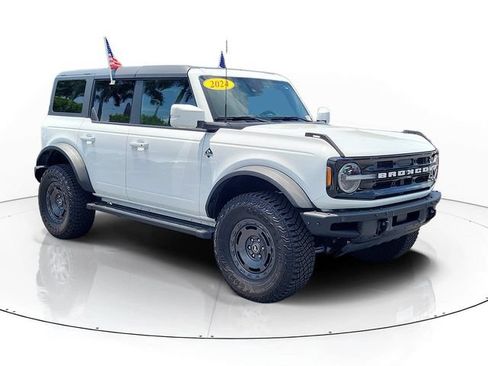 Used 2024 Ford Bronco Outer Banks AWD/4WD image 2