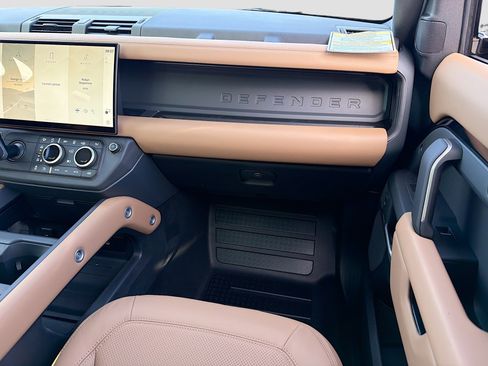 New 2026 Land Rover Defender 110 X-Dynamic SE image 18