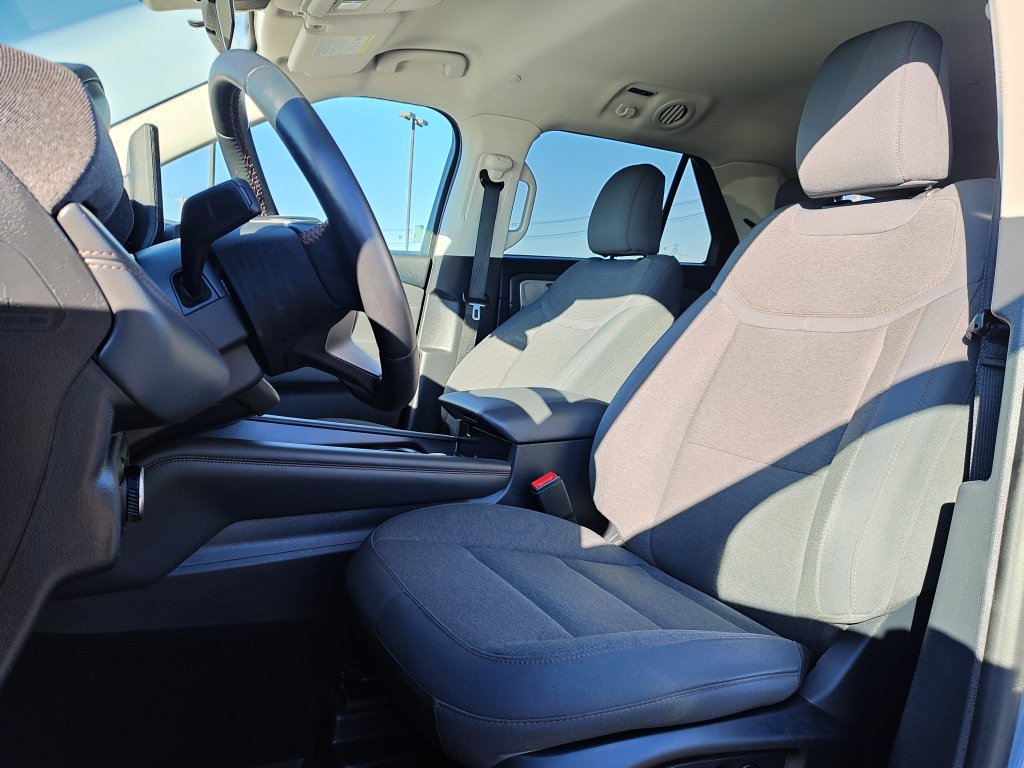 Used 2025 Ford Explorer Active AWD/4WD image 13